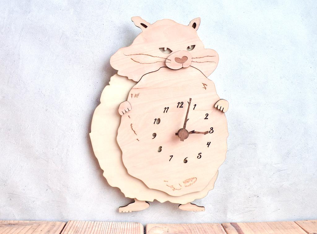 ハムスターがmogmogする レギュラーサイズ 時計 木製 掛け時計1枚目の画像