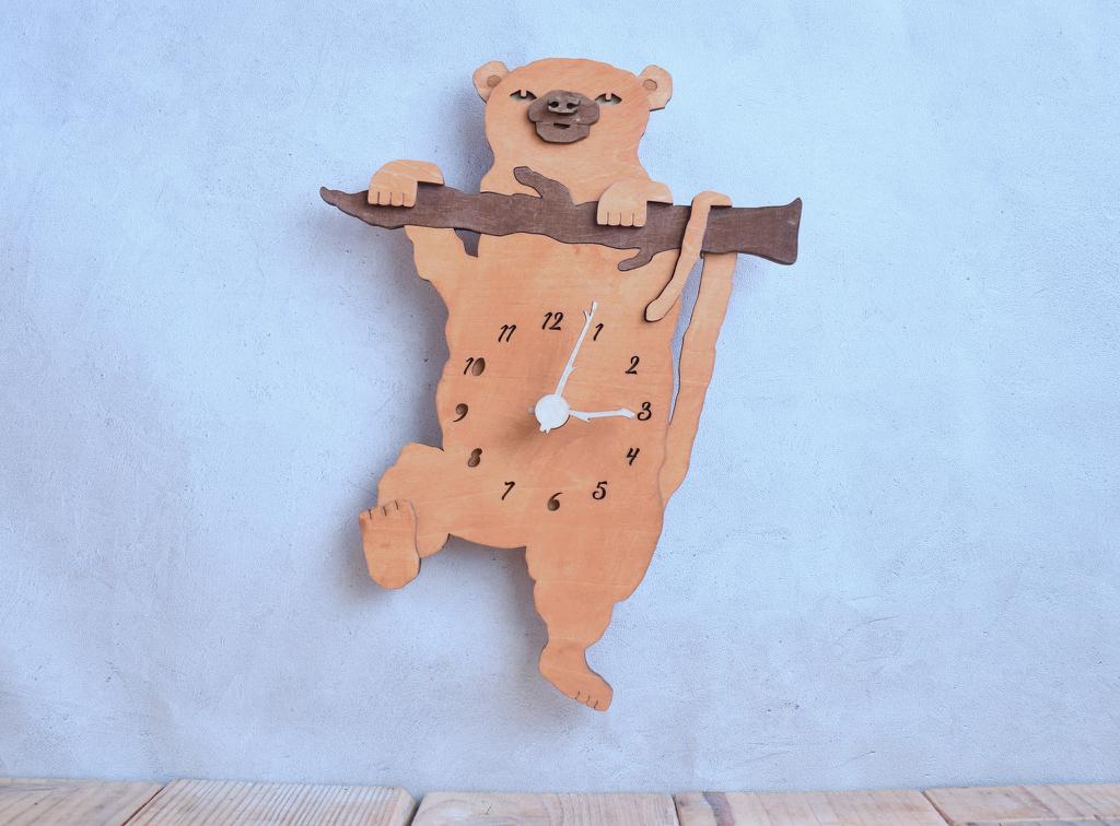 夜の活動者、キンカジューの口パク レギュラーサイズ 時計 木製 掛け時計1枚目の画像