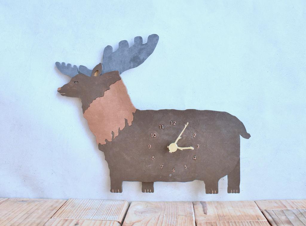 アイアン加工したトナカイ レギュラーサイズ 時計 木製 掛け時計1枚目の画像