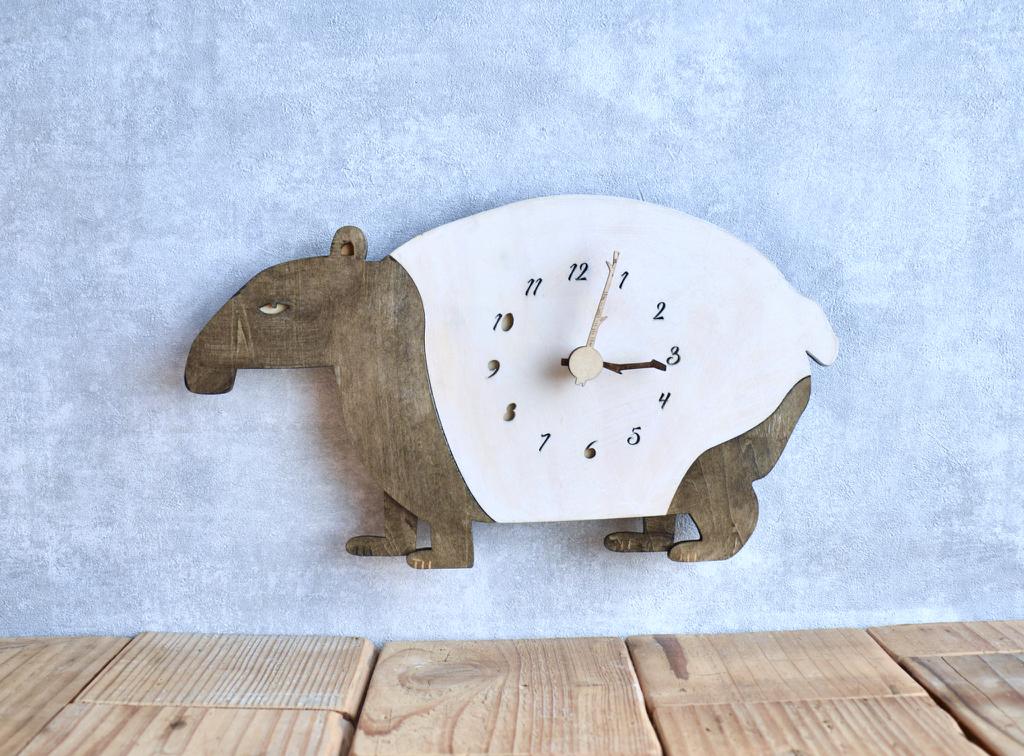 【絶滅危惧種を想う】マレーバクが悪夢を食べてくれる レギュラーサイズ 時計 木製 掛け時計1枚目の画像