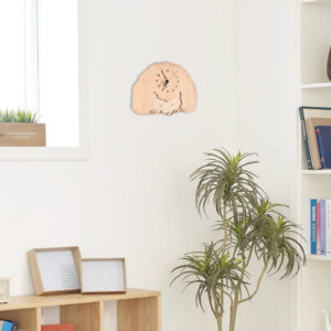 ハリネズミ王国のランドマーク木製掛け時計
