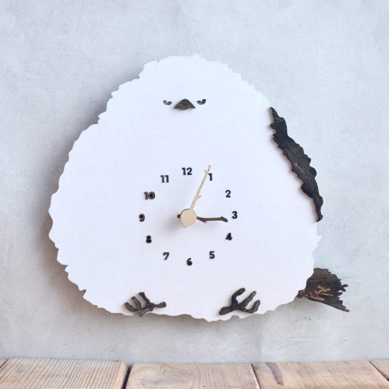 シマエナガの木製掛け時計