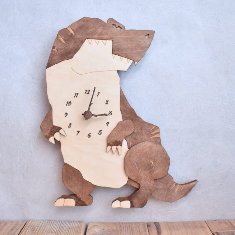 ティラノザウルスの木製掛け時計